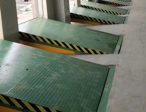 固定式液壓登車(chē)橋
